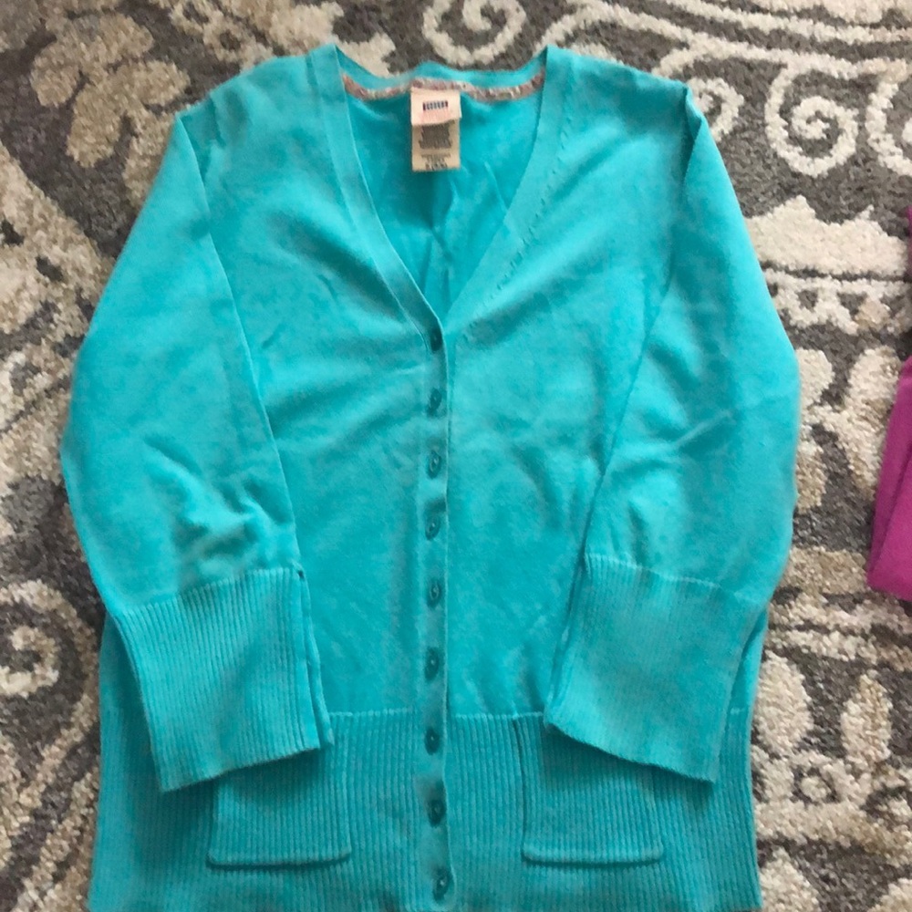 3 Cardigans - Picture 3 of 4